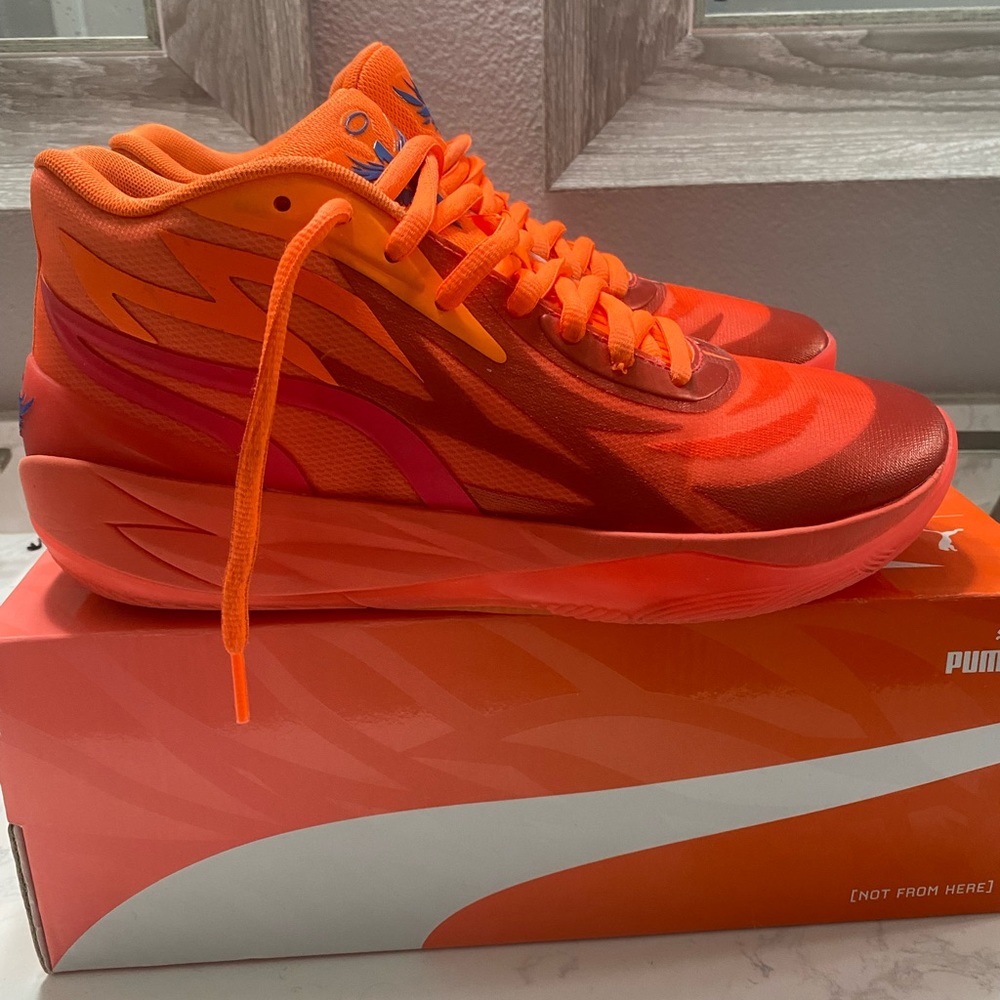 02 M.E.L.O. Tennis shoes
